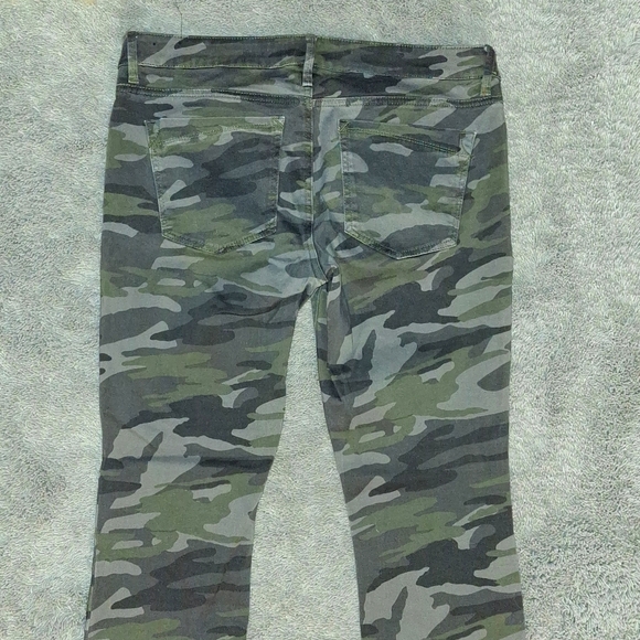 EUC Express Camo Pants Size 10 - Picture 8 of 10